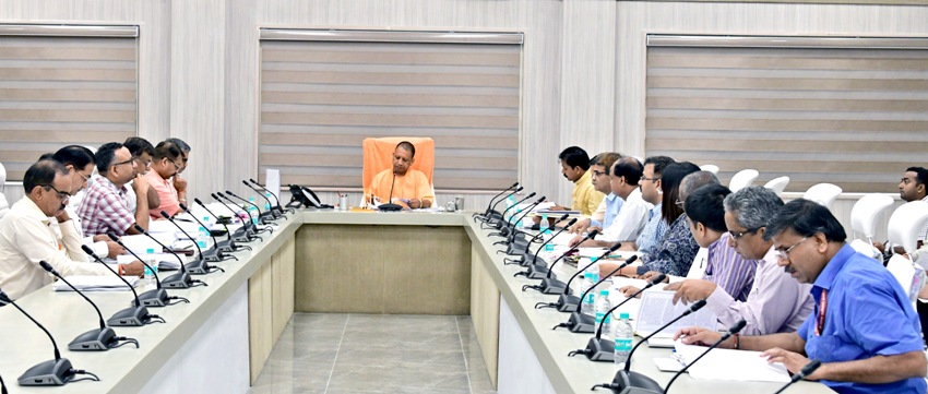UPCM योगी डाॅ. शकुन्तला मिश्रा राष्ट्रीय पुनर्वास विश्वविद्यालय की सामान्य परिषद की 6वीं बैठक की अध्यक्षता करते हुए