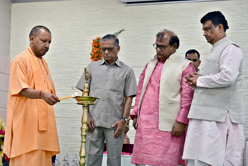 UPCM ‘हिन्दुस्तानी एकेडेमी प्रयागराज’ द्वारा आयोजित सम्मान समारोह में शामिल हुए