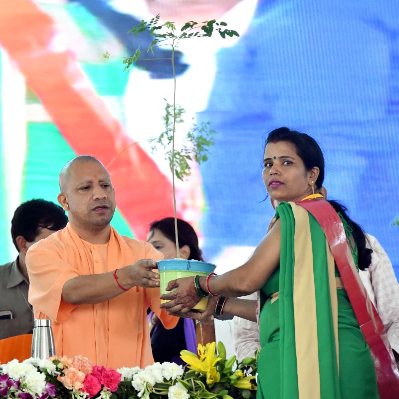 UPCM योगी आदित्यनाथ ने ‘वृक्षारोपण महाकुम्भ’ का शुभारम्भ किया