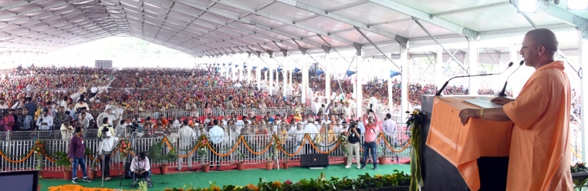 UPCM अलीगढ़ में कार्यक्रम को सम्बोधित करते हुए
