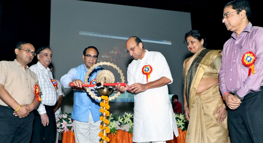 चिकित्सा एवं स्वास्थ्य मंत्री ने #KGMU में 16 माड्यूल जीन एक्सपर्ट जांच मशीन का उद्घाटन किया
