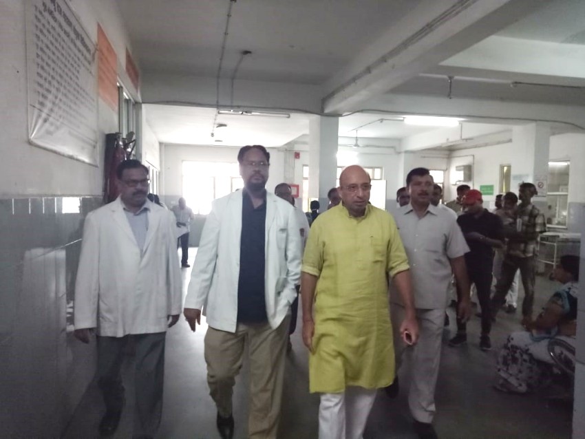 चिकित्सा एवं स्वास्थ्य मंत्री जय प्रताप सिंह ने पांच अस्पतालों का औचक निरीक्षण किया
