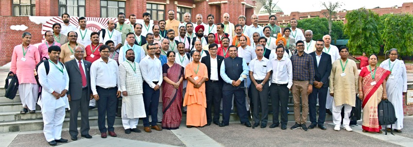 UPCM योगी ने ‘मंथन-1’ कार्यक्रम के समापन पर मीडिया प्रतिनिधियों से वार्ता की