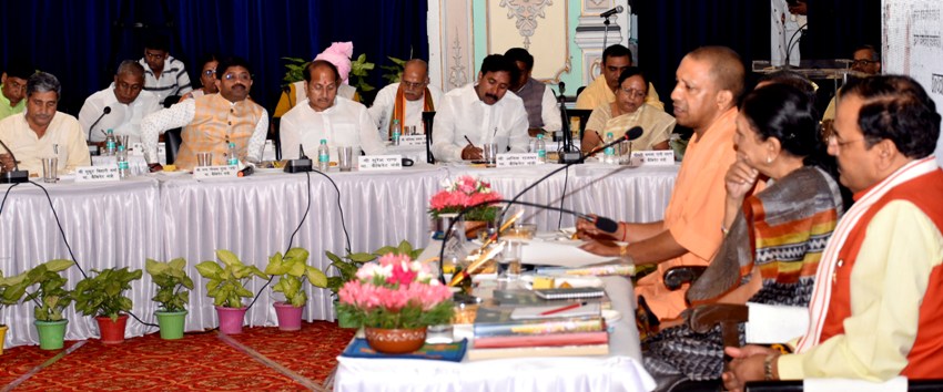 UPCM के नेतृत्व में राज्यपाल से प्रदेश के मंत्रिमण्डल के सभी सदस्यों ने मुलाकात की