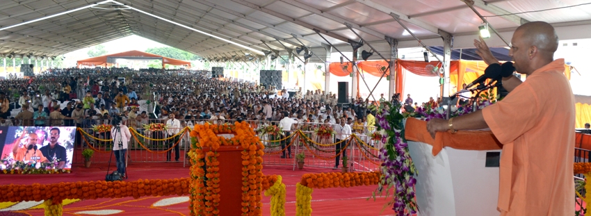UPCM फिरोजाबाद में कार्यक्रम को सम्बोधित करते हुए