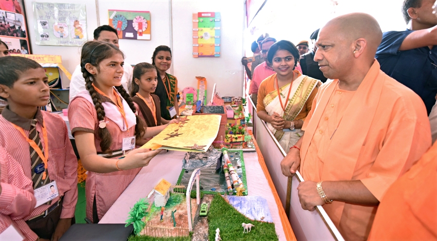 UPCM योगी चित्रकूट में प्रदर्शनी का अवलोकन करते हुए
