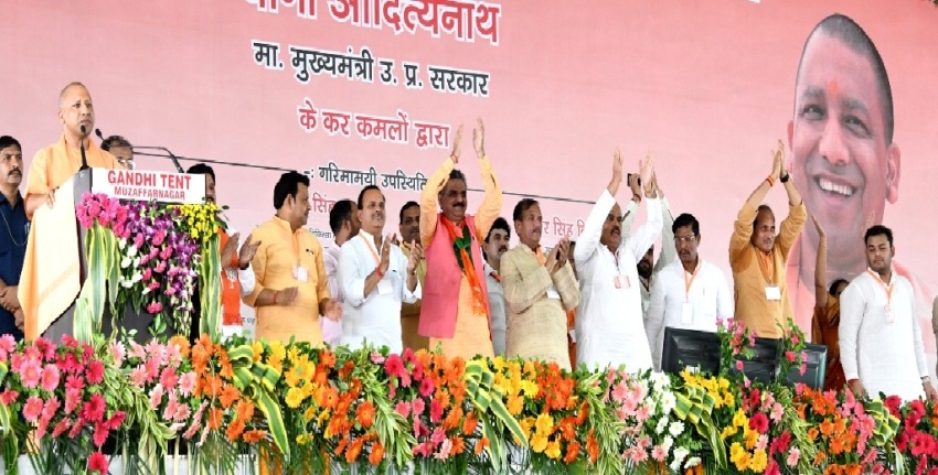 UPCM अलीगढ़ में कार्यक्रम को सम्बोधित करते हुए