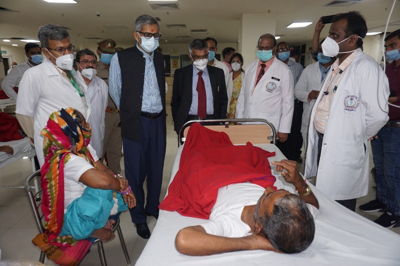 मुख्य सचिव ने राजकीय आयुर्विज्ञान संस्थान, ग्रेटर नोएडा की सोसायटी व शासी निकाय की बैठक की