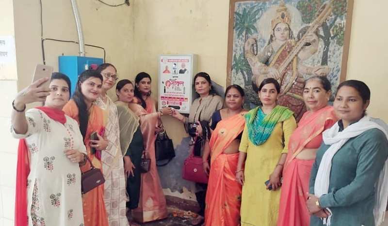 गाजियाबाद में सेनेटरी नैपकिन की इंसुलेटर एवं डिस्पेंसर मशीन को लोकेट करने हेतु कार्यक्रम आयोजित