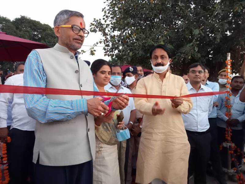 मुख्य सचिव ने महोबा भ्रमण के दौरान जिला महिला अस्पताल का निरीक्षण किया