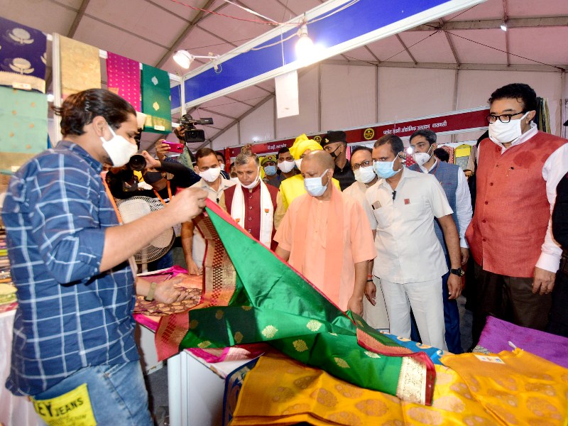 मुख्यमंत्री योगी ने खादी महोत्सव एवं सिल्क एक्सपो-2021 का उद्घाटन किया