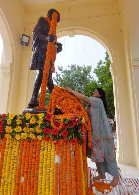 Devendra Tiwari: भारतीय किसान मंच के पूर्व संरक्षक लाल बहादुर शास्त्री को पुष्पांजलि