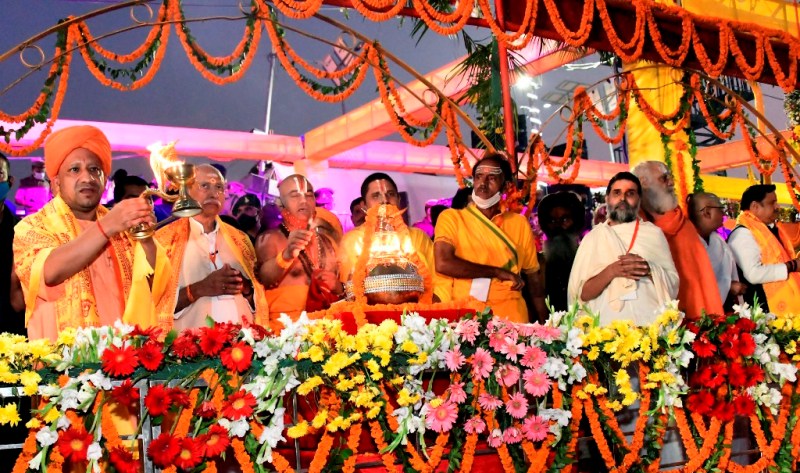 गिनीज बुक ऑफ वर्ल्ड रिकॉर्ड की ओर से मुख्यमंत्री को दीपोत्सव-2021 कीर्तिमान का प्रमाण-पत्र