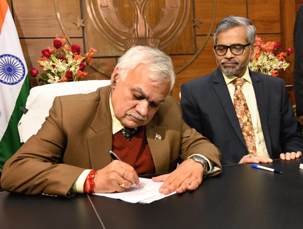 दुर्गा शंकर मिश्रा ने यूपी के मुख्य सचिव पद का कार्यभार किया ग्रहण